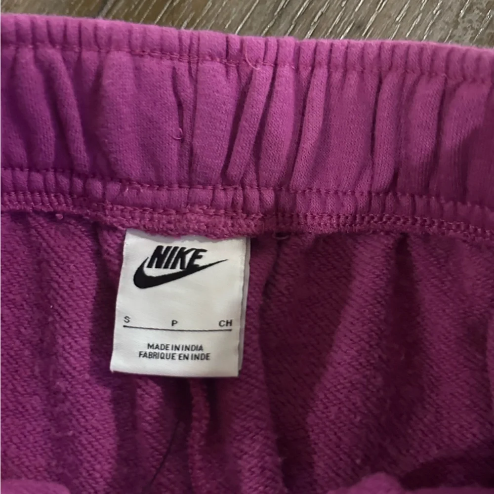 Nike Magenta Joggers - Picture 4 of 9
